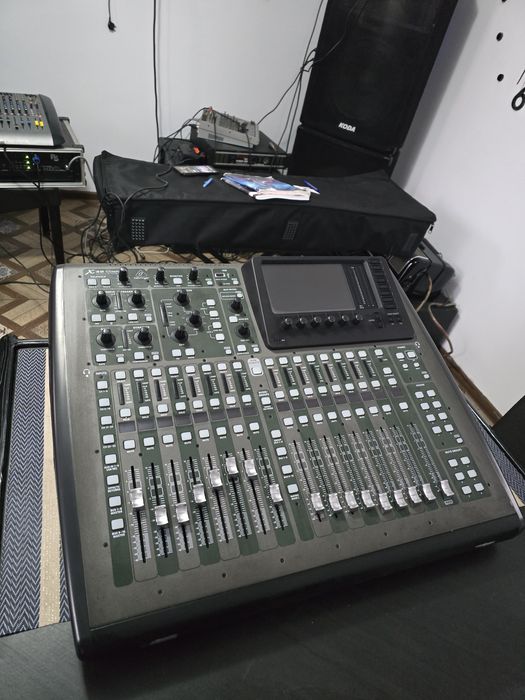 Mixer digital beringer x32 compact