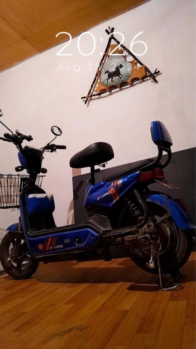 Скутер сатам срочно ………..