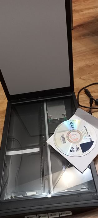 Reducere 50%, Editare Foto, Scanner profesional CANON SCAN LIDE 100,,