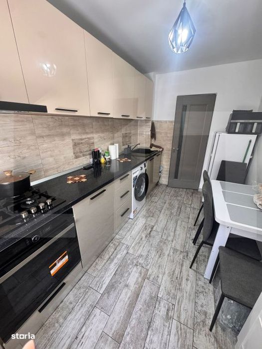 Apartament cu 3 camere decomandat - complet mobilat - zona Mall