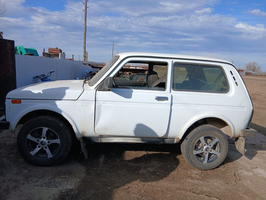 нива 2013  трех дверка