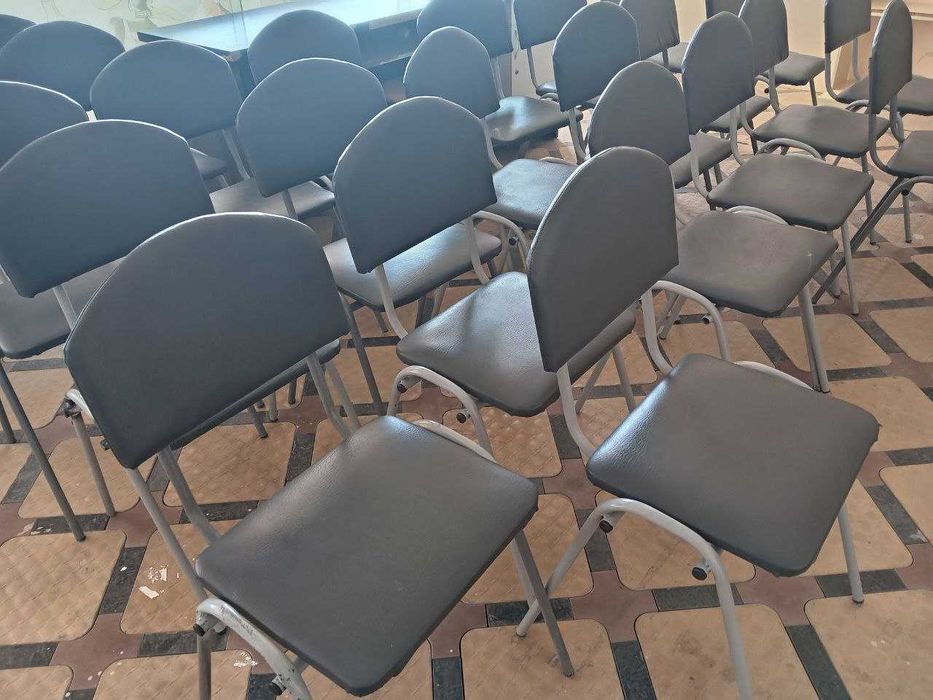 Stullar. O'quv markaz hamda choyxonalar uchun yumshoq stullar