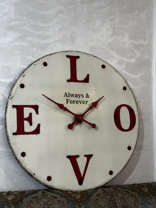 Продаются настенные часы “Always and Forever”