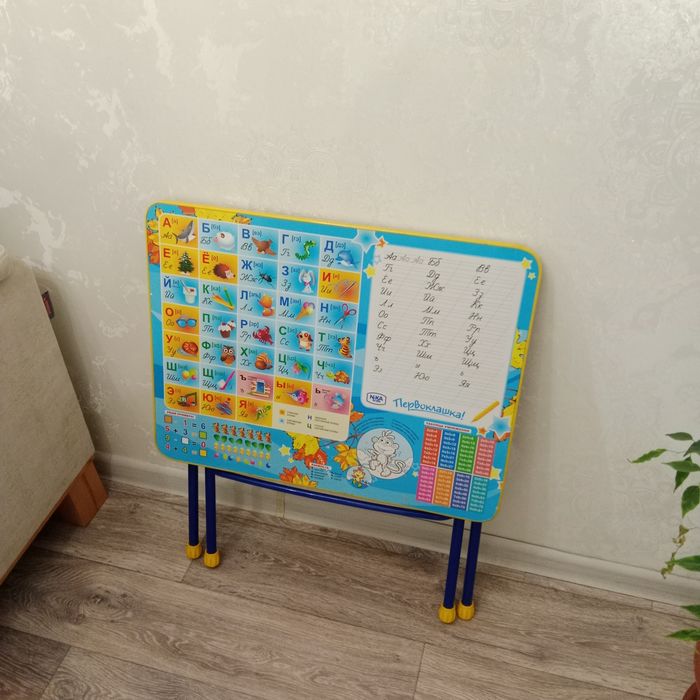 Продаеться стол детский