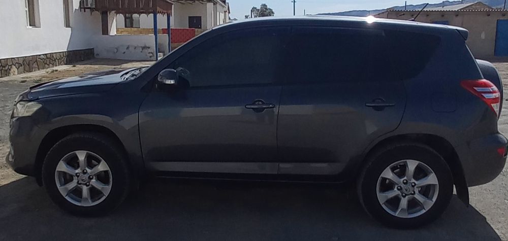 Тоайота рав 4 . 2012