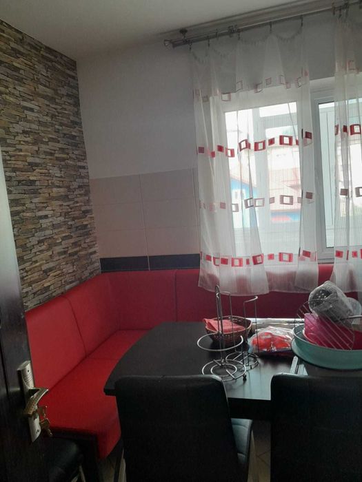 Vînd apartament în Oraș Brezoi, jud Vîlcea 3 camere decomandat .