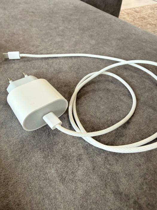 Vand / schimb Iphone 16 pro 128 titanium  black, Baterie 100%