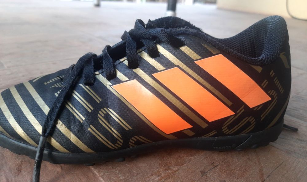 Футболни обувки, стоножки Adidas