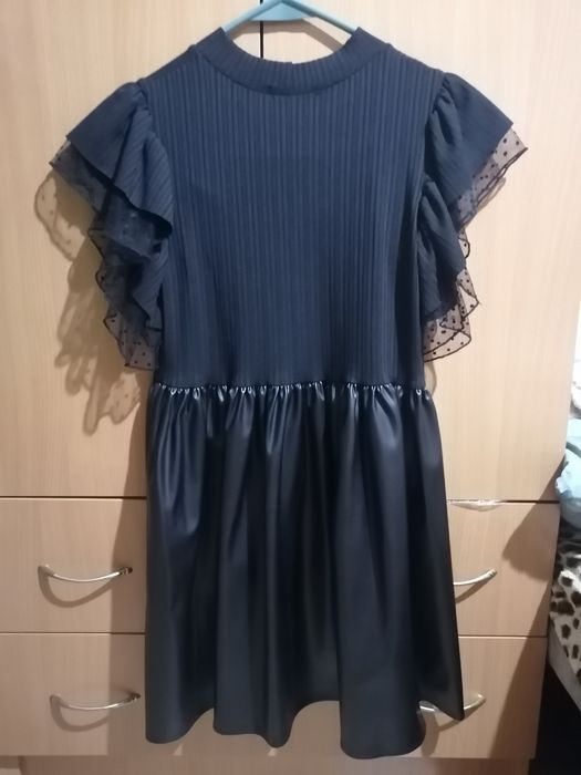 Продам платье, ветровочки