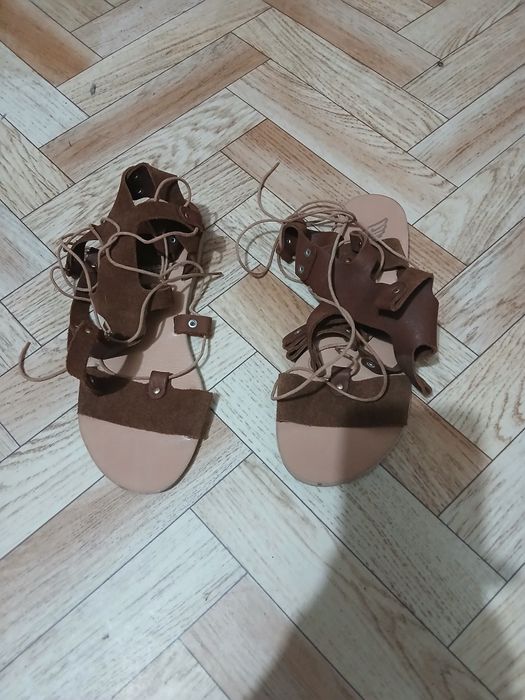 Продам сандалии женские