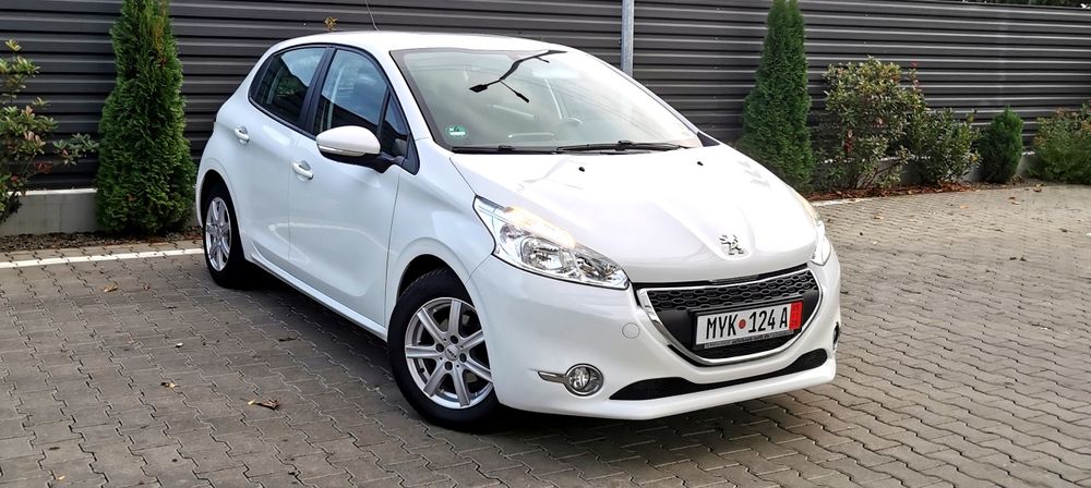 Peugeot 208--An 2014--Diesel 1.6--Revizii doar Peugeot