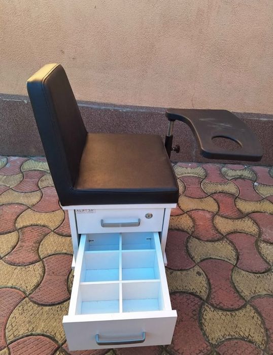 Scaun manichiură Ucenic Manichiură ALPEDA PRO NAIL SERVICE
