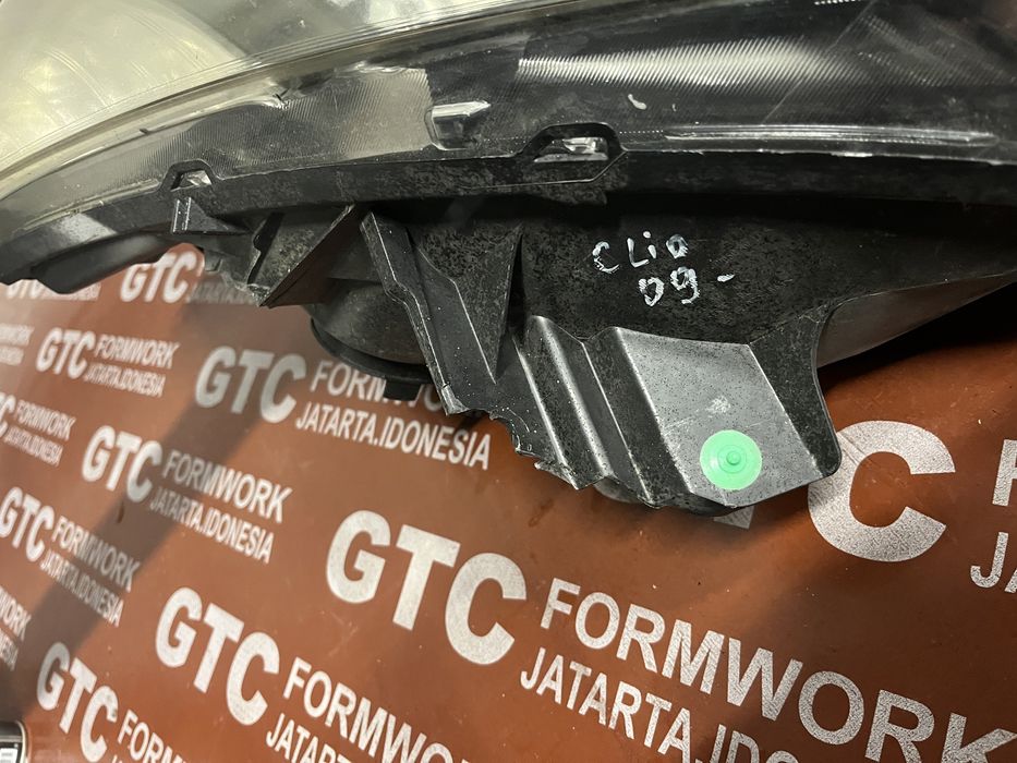 Фар Renault Clio ляв