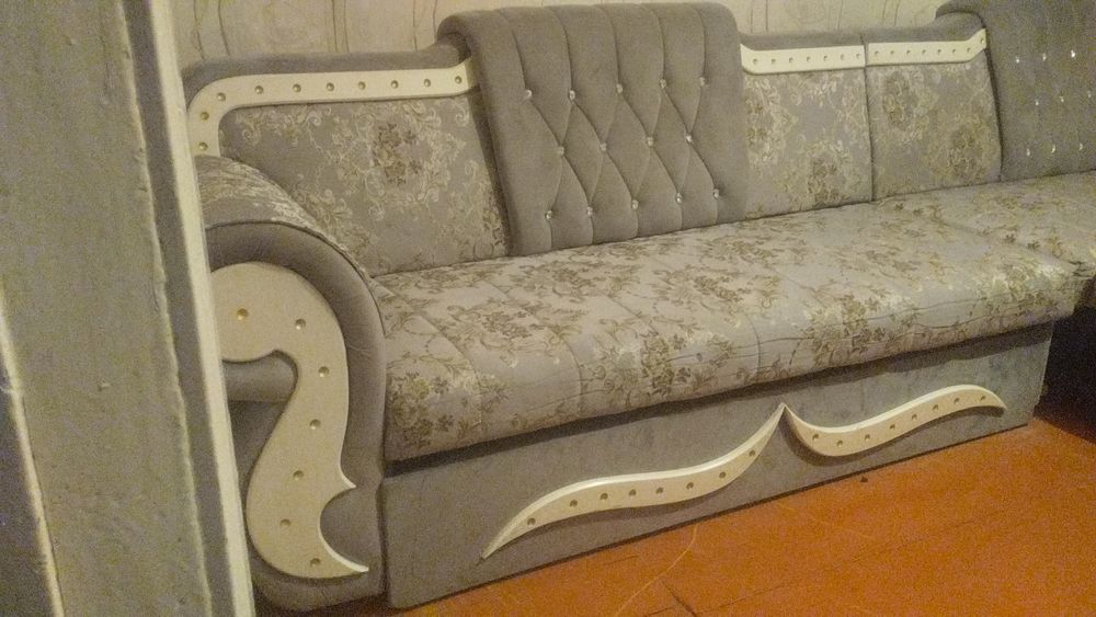 Продам диван срочно