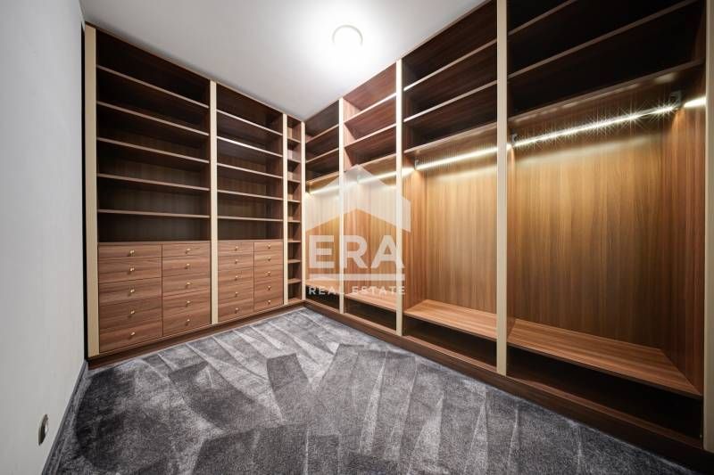 Дава се под наем Многостаен апартамент в София, Иван Вазов - 450 кв.м за 7480.68 € - Снимка #11