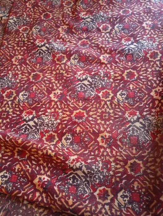 Гилам ва паласлар сотилади