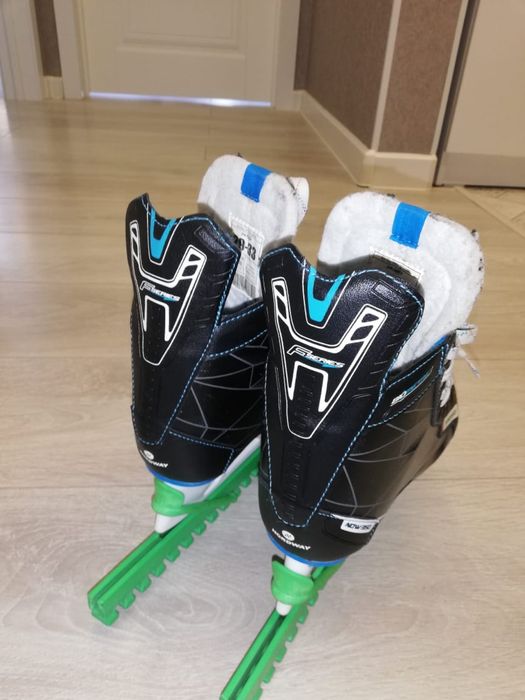 Продам коньки детские