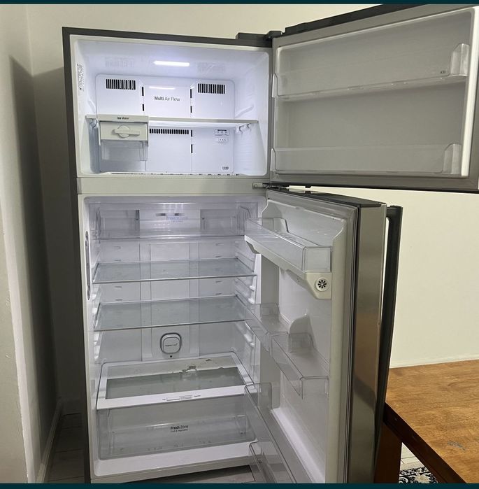 Холодильник LG хорошем состоянии