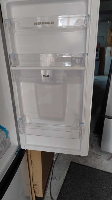 Комбиниран Хладилник с долен фризер диспенсър за вода Heinner 180 см