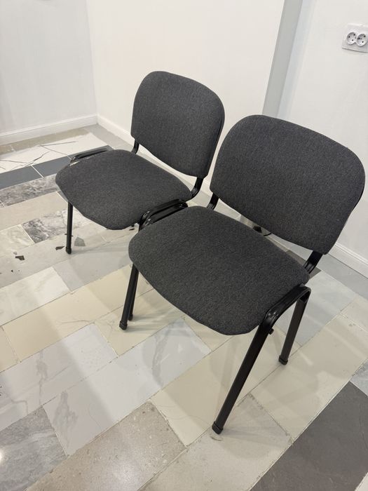 Диван и офисный стол