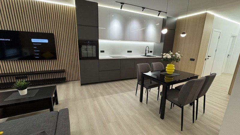 Дава се под наем Четиристаен апартамент в София, Център - 130 кв.м за 1400 € - Снимка #1