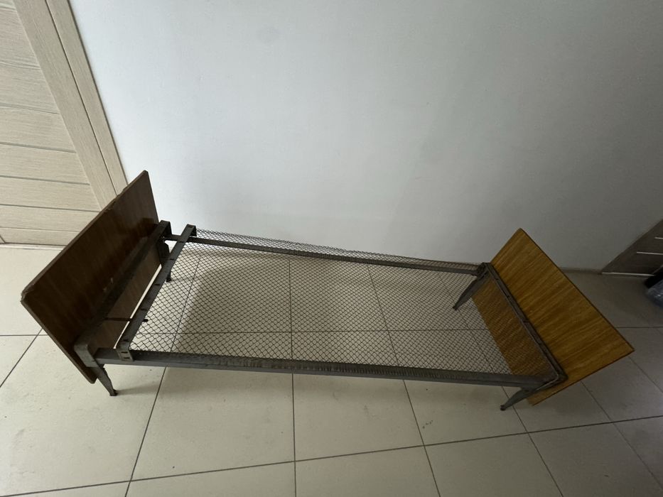 Продам кровать на пружине