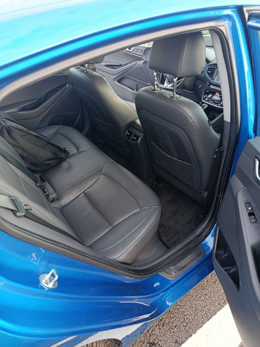 Inchiriez auto Hyundai Ioniq Hybrid Plug-in, automat, interes personal