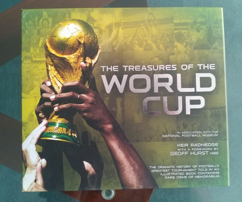 Продавам 4 броя футболни енциклопедии / книги