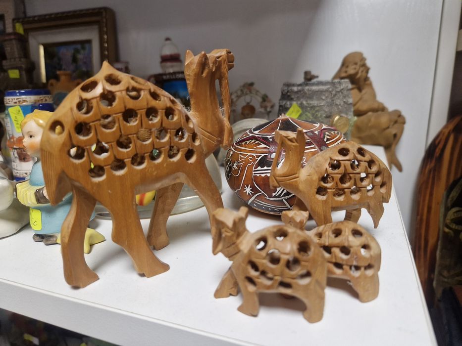 Разпродажба сувенири дървени