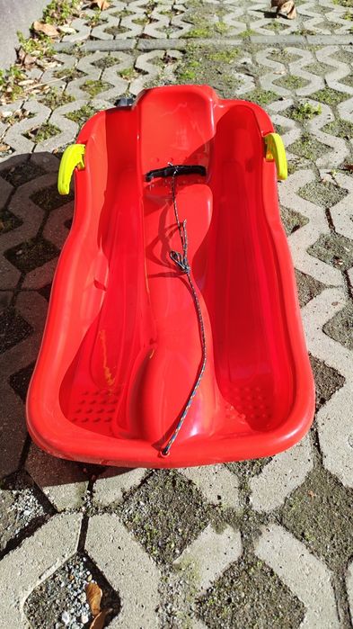 Шейна червена - като нова.