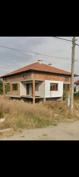 Продавам масивна къща Строево