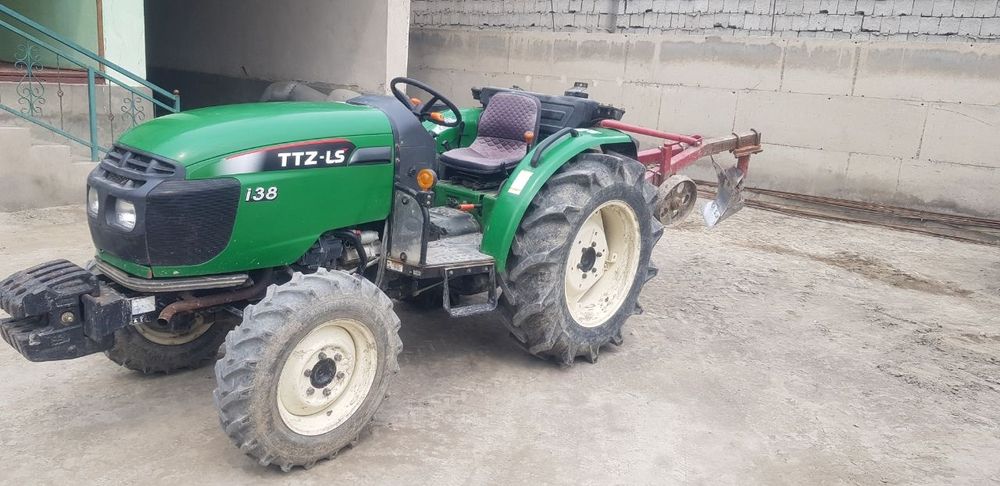 Mini traktor Ls i38