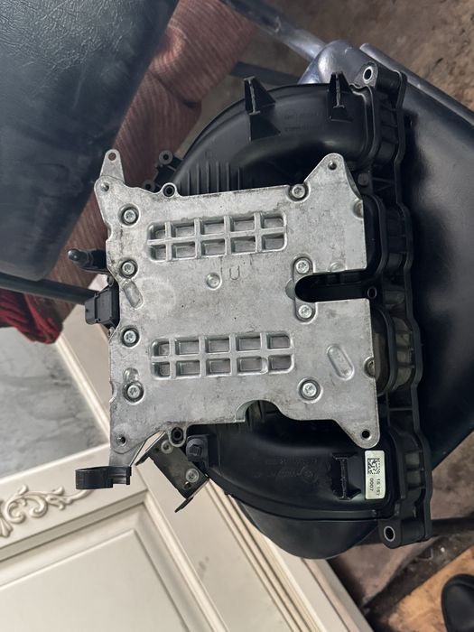 Коллектор впускной n20b20 мотор