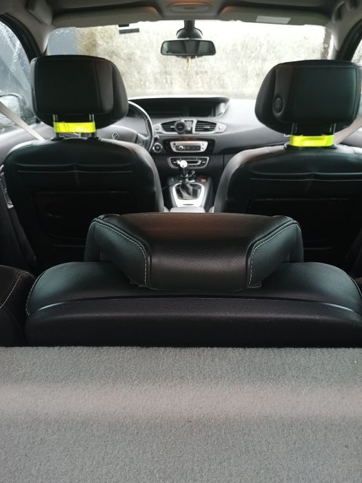 Vând/schimb RenaultScenic cu SUV 4000€