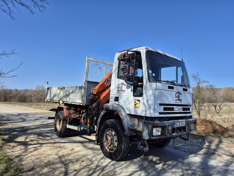 Camion Iveco Eurocargo 4x4 basculabil cu macara