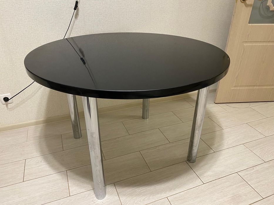 продам стол круглый