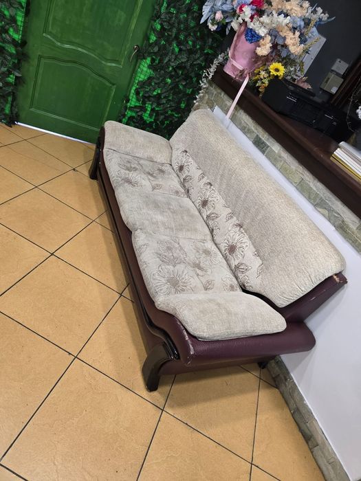 Продам диван два кресла