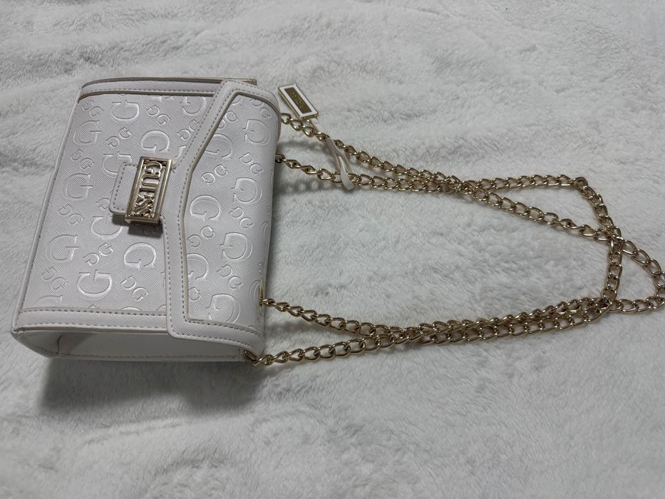 Чанта Guess бяла