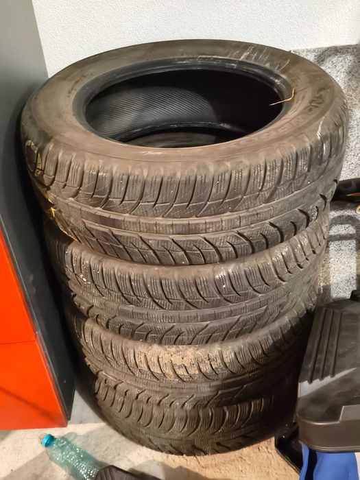 Гуми 215/60/16 Toyo Snowprox