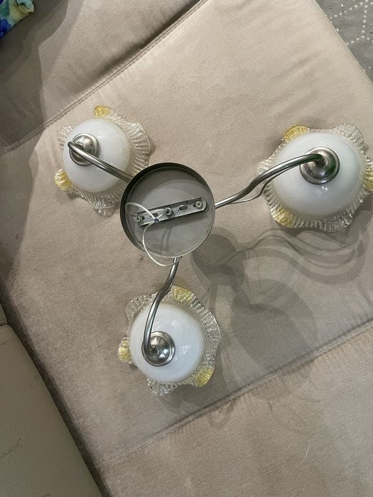 Продам две люстры б/у в рабочем состоянии.