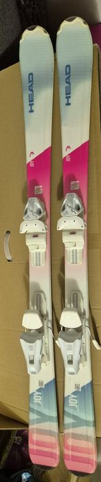 Vând schiuri fete