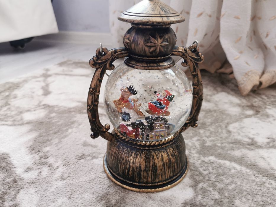 Музикален коледен LED фeнер преспапие