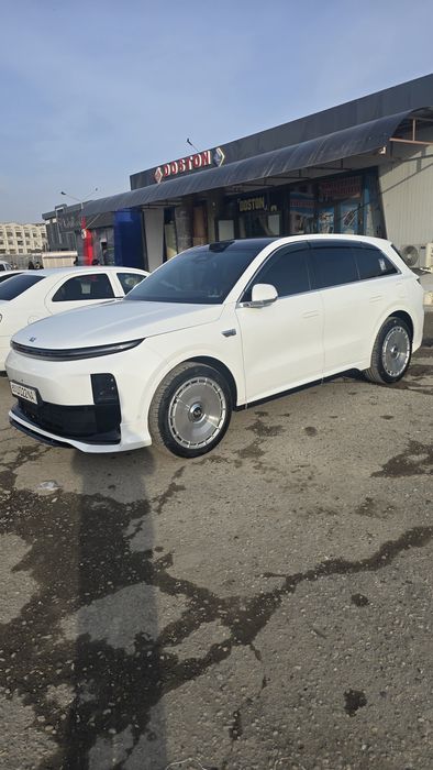 Ли макс сотилади