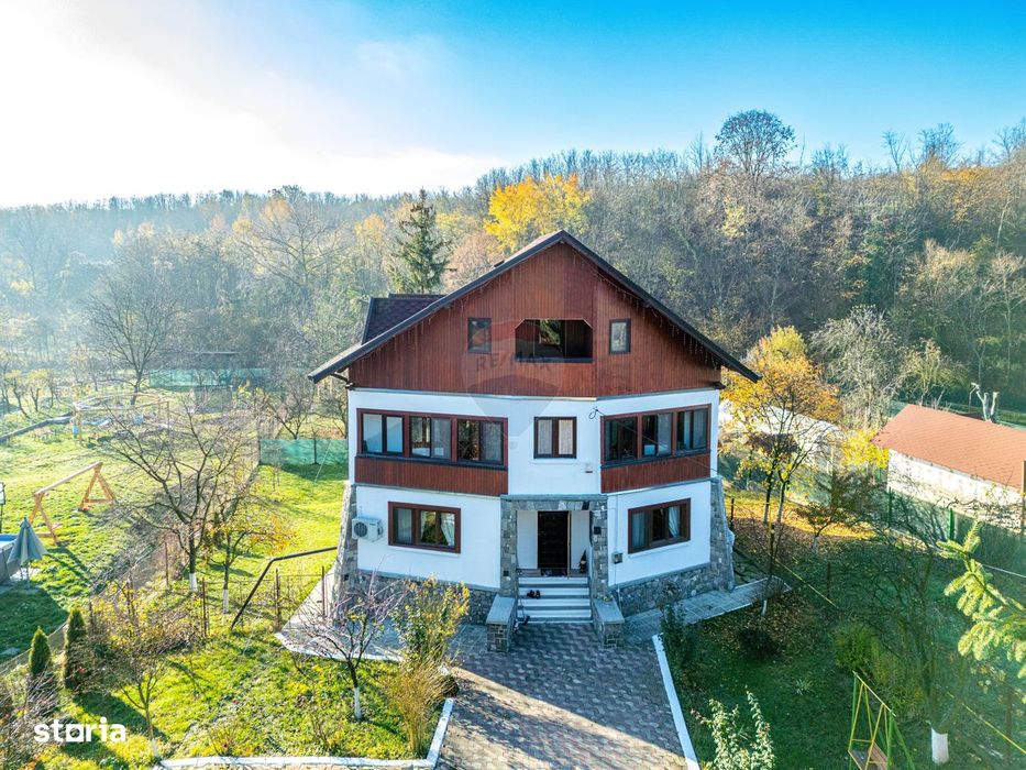 Casă 5 camere + demisol, teren 1560 mp / Filipestii de Padure