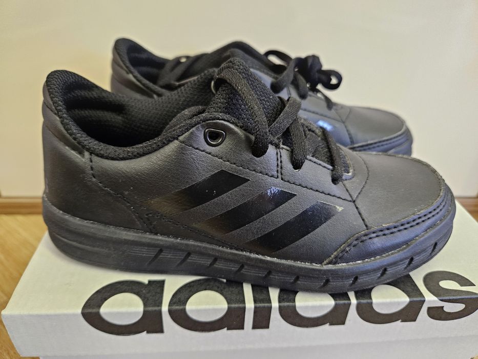 Нови детски маратонки Adidas  26,29,31,32,33