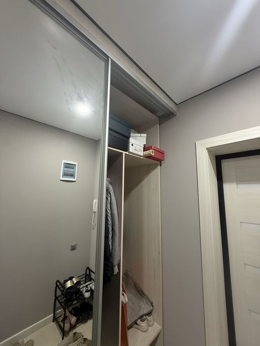 Продается шкаф в прихожую