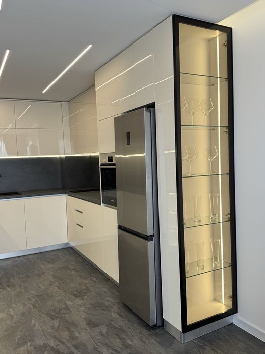 Продавам луксозен двустаен апартамент в Panorama Park East
