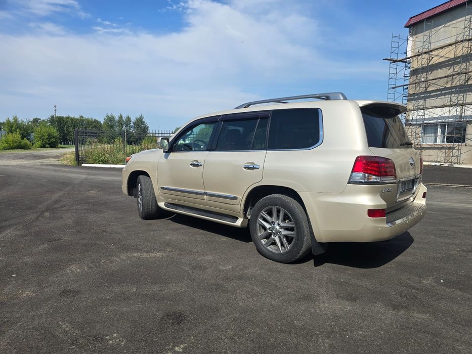 Lexus LX 570 в отличном состоянии