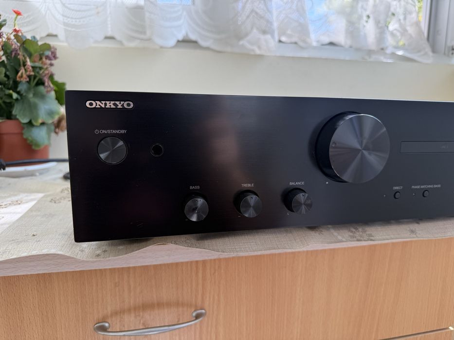 Onkyo A-9130 Стерео усилвател DAC