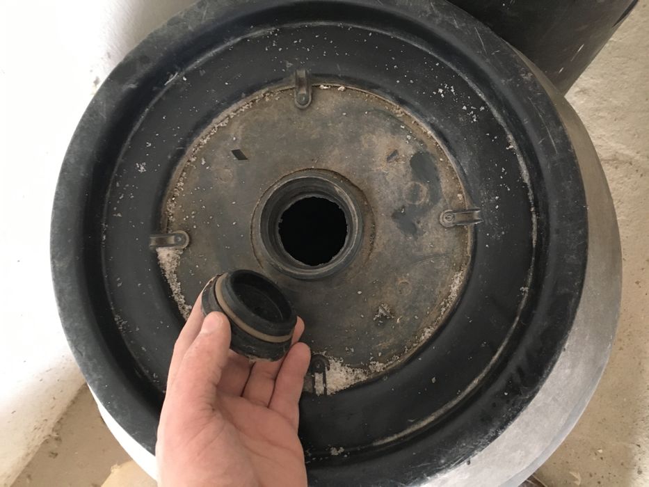 Продаю емкость для воды впрочем сами решайте для чего